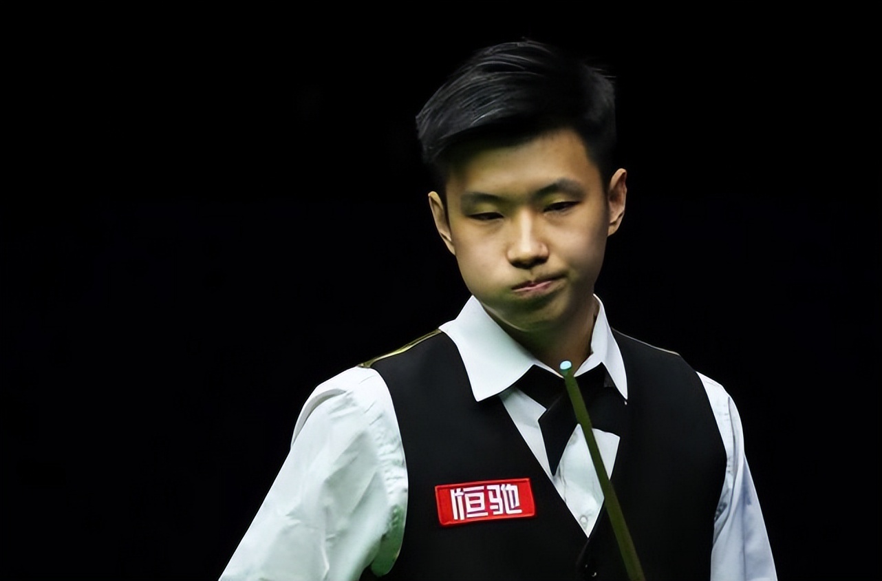 中场争夺中 中场争夺中